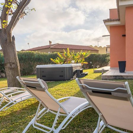 Villa Seaside - Beach Retreat With Jacuzzi Syrakus Exterior foto