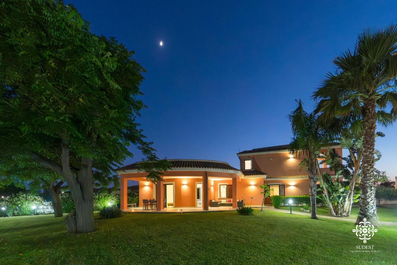 Villa Seaside - Beach Retreat With Jacuzzi Syrakus Exterior foto