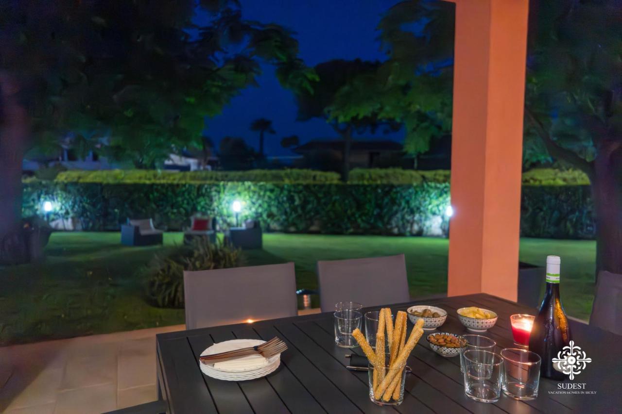 Villa Seaside - Beach Retreat With Jacuzzi Syrakus Exterior foto