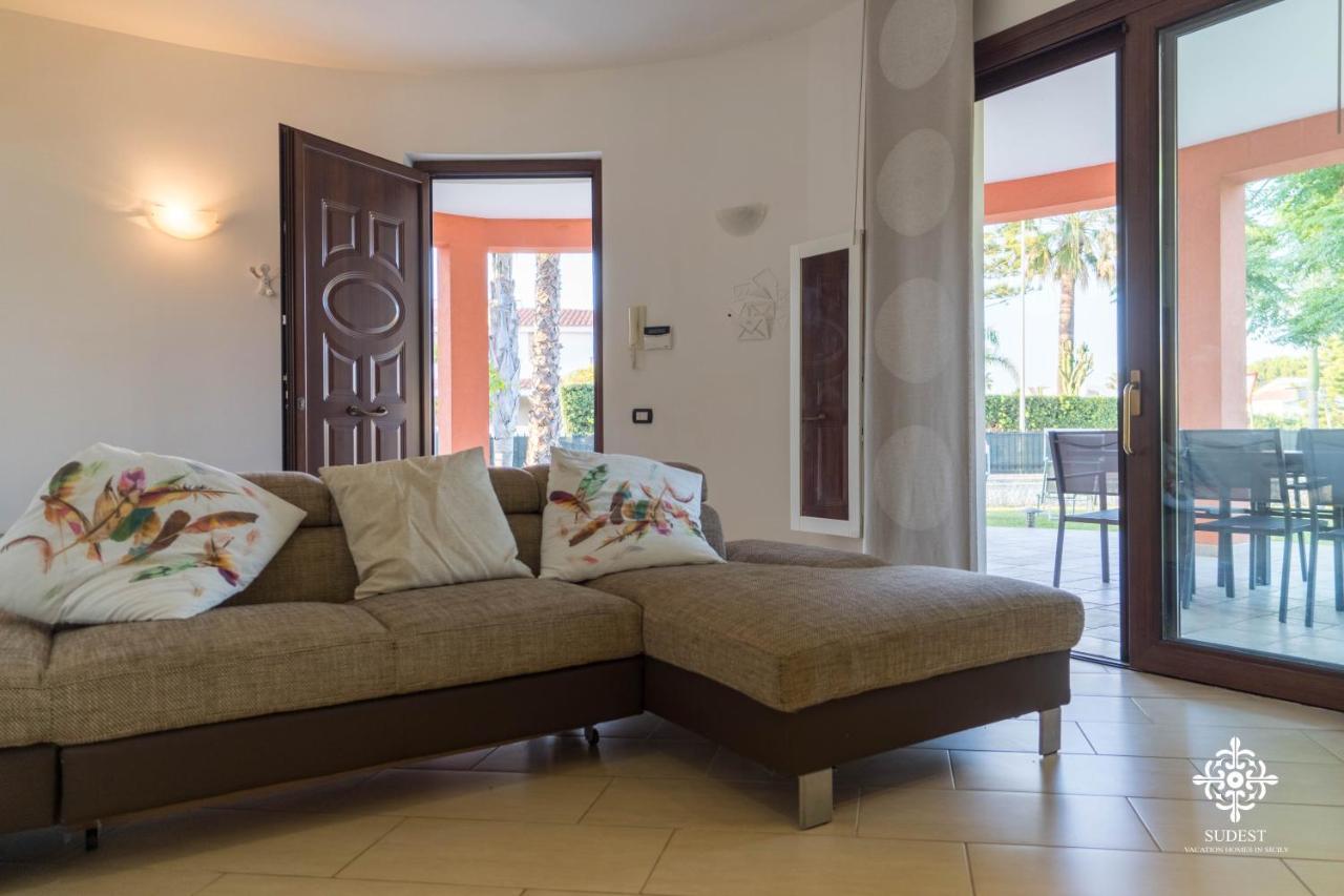 Villa Seaside - Beach Retreat With Jacuzzi Syrakus Exterior foto