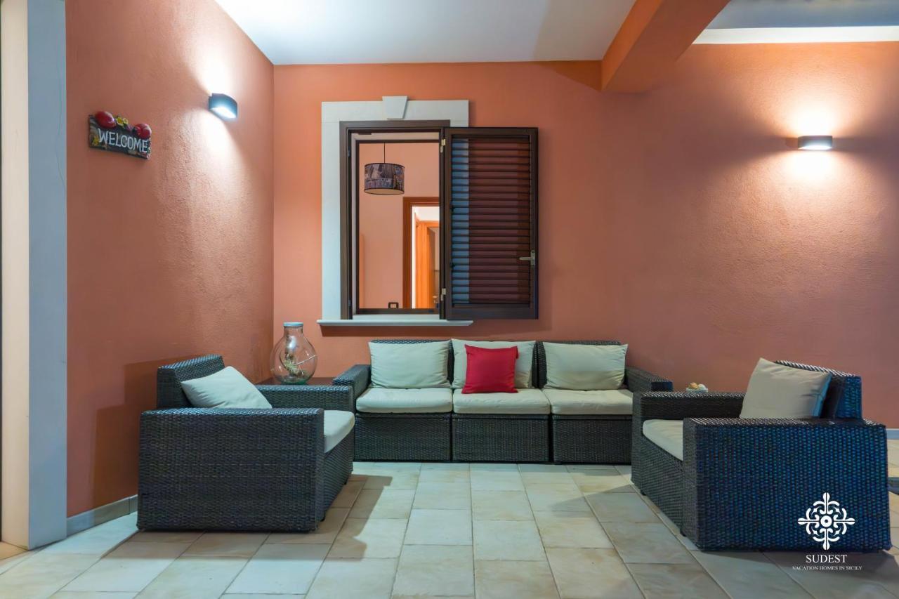 Villa Seaside - Beach Retreat With Jacuzzi Syrakus Exterior foto