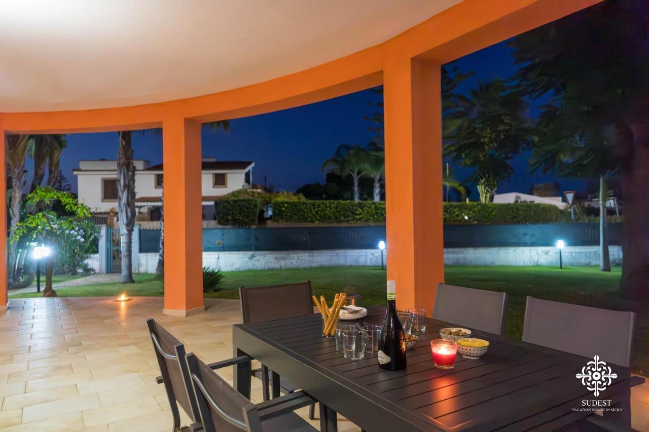 Villa Seaside - Beach Retreat With Jacuzzi Syrakus Exterior foto