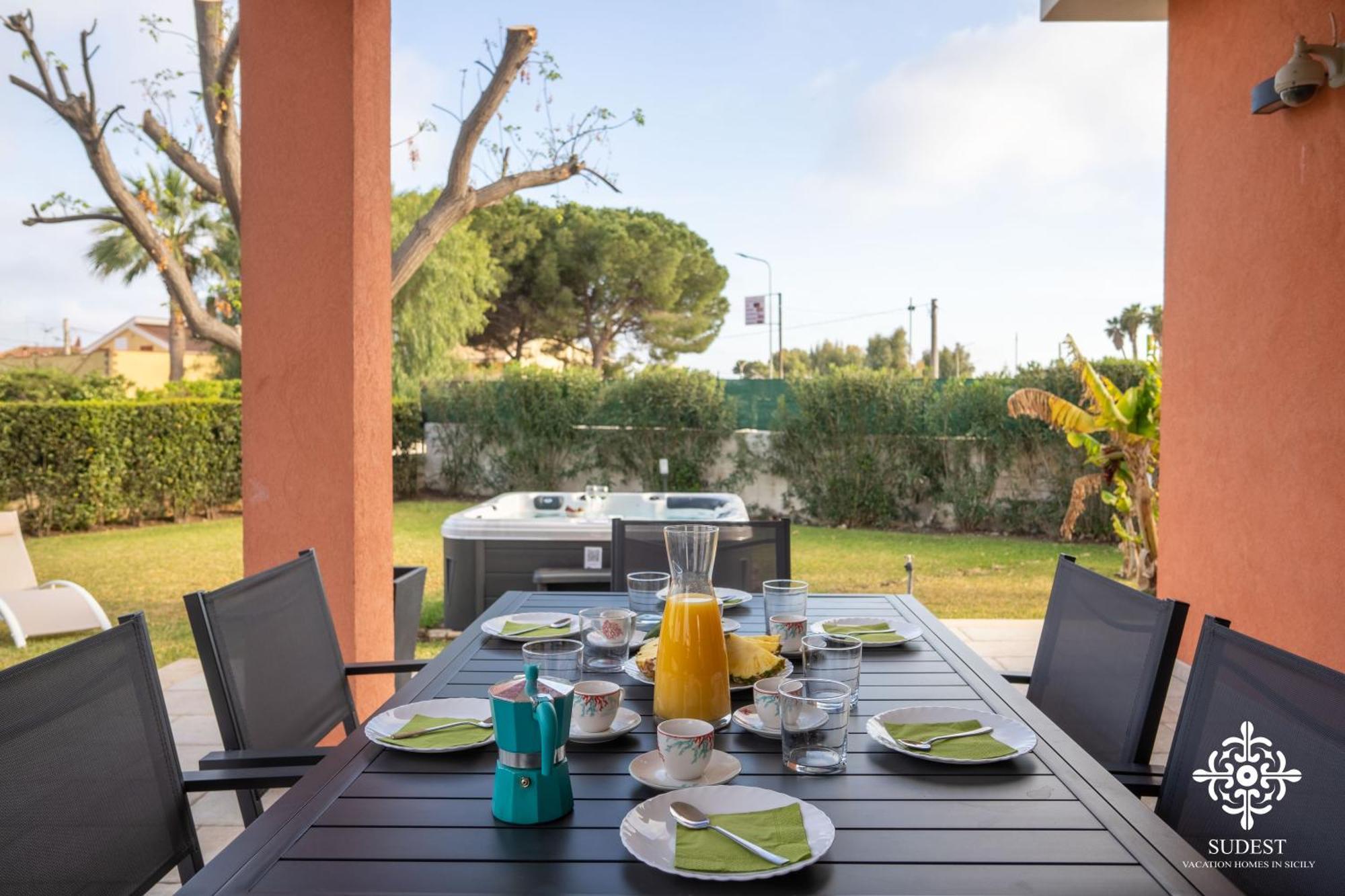 Villa Seaside - Beach Retreat With Jacuzzi Syrakus Exterior foto
