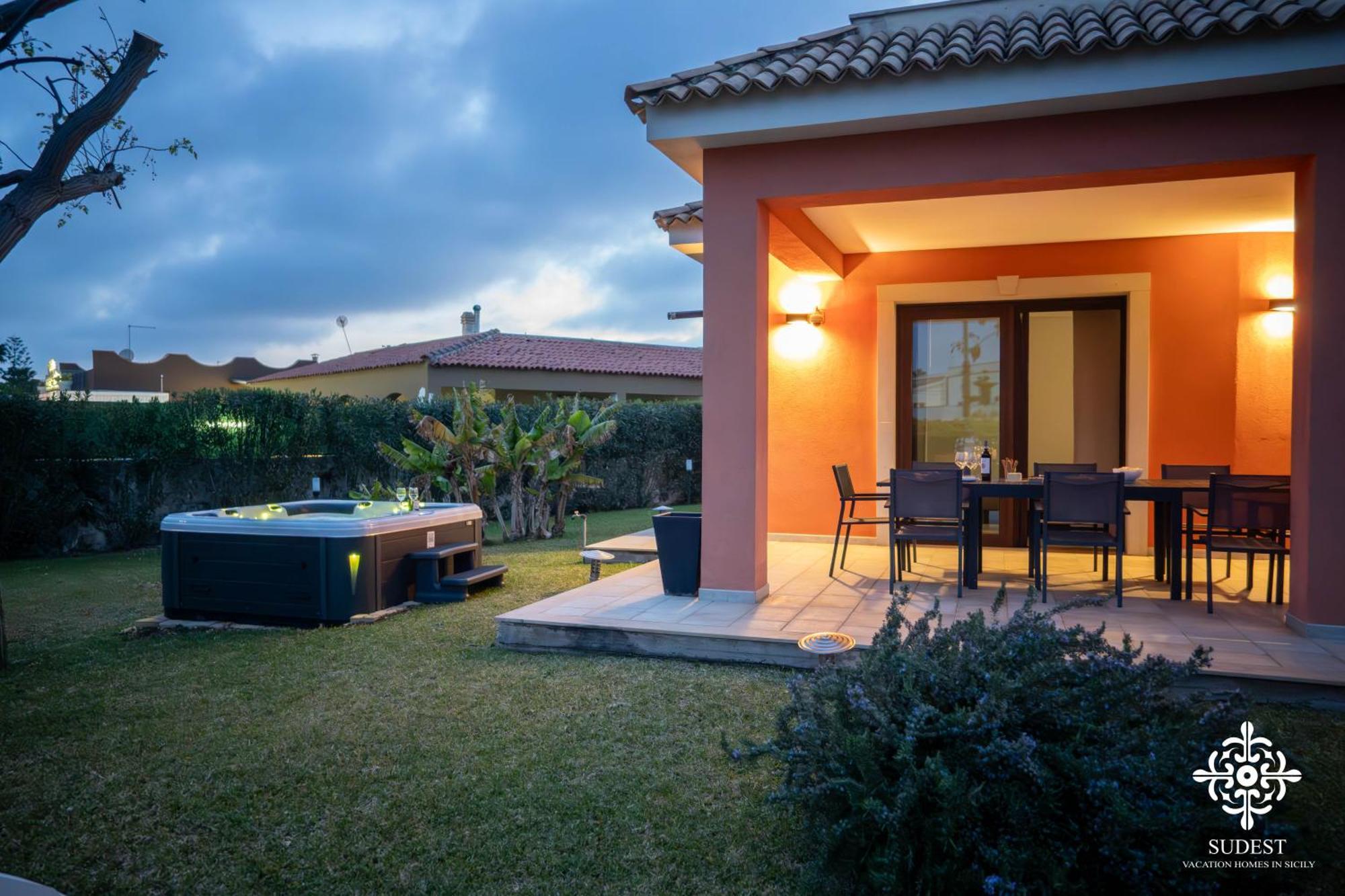 Villa Seaside - Beach Retreat With Jacuzzi Syrakus Exterior foto