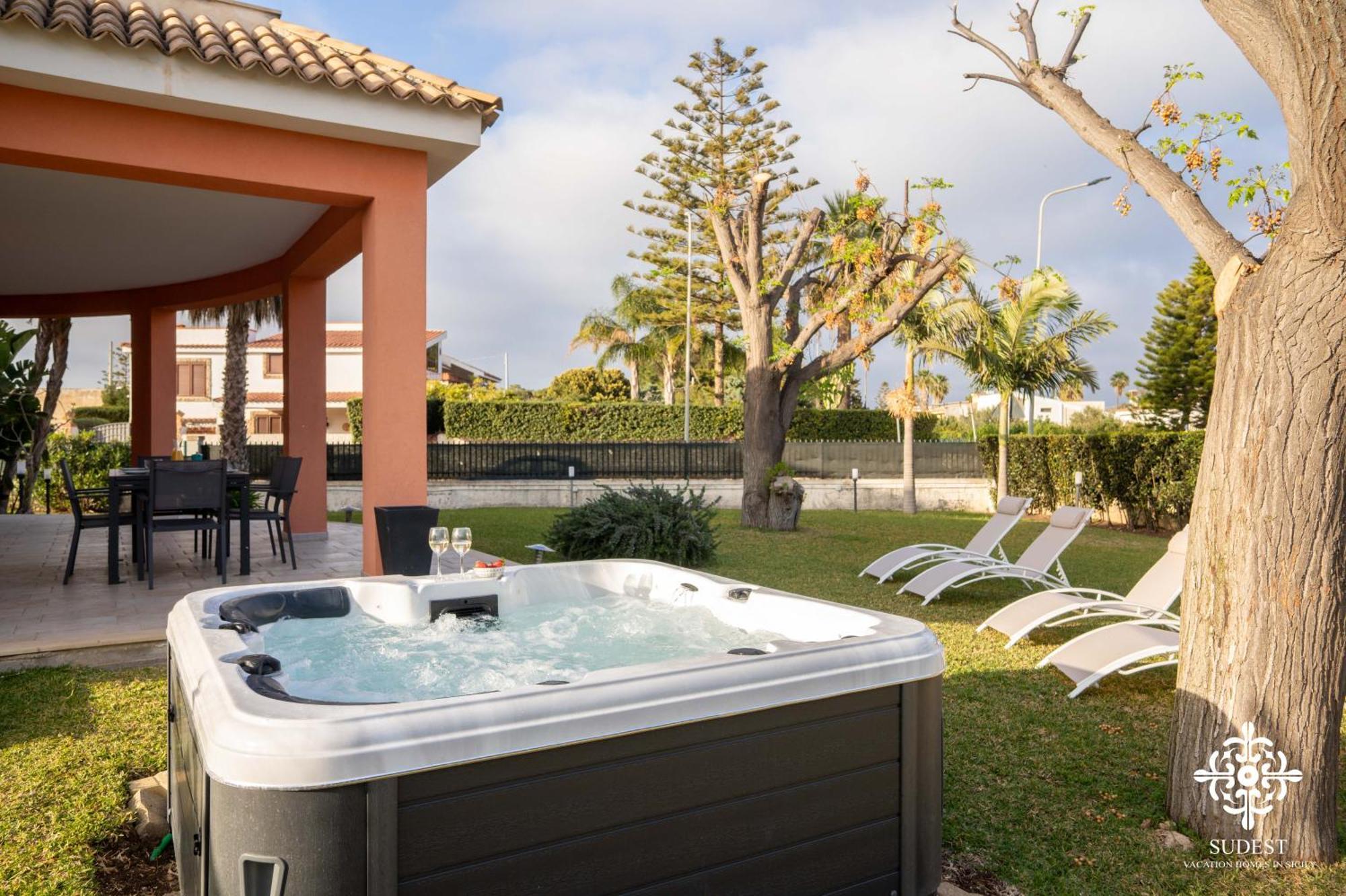 Villa Seaside - Beach Retreat With Jacuzzi Syrakus Exterior foto