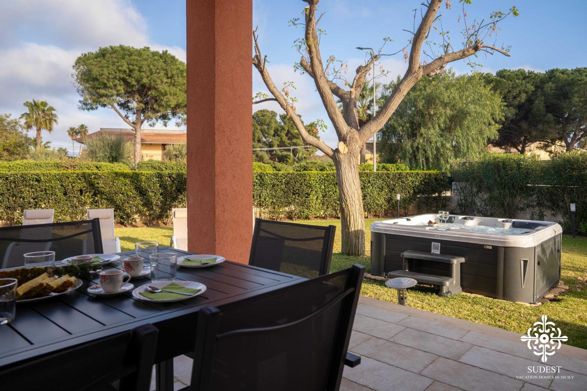 Villa Seaside - Beach Retreat With Jacuzzi Syrakus Exterior foto